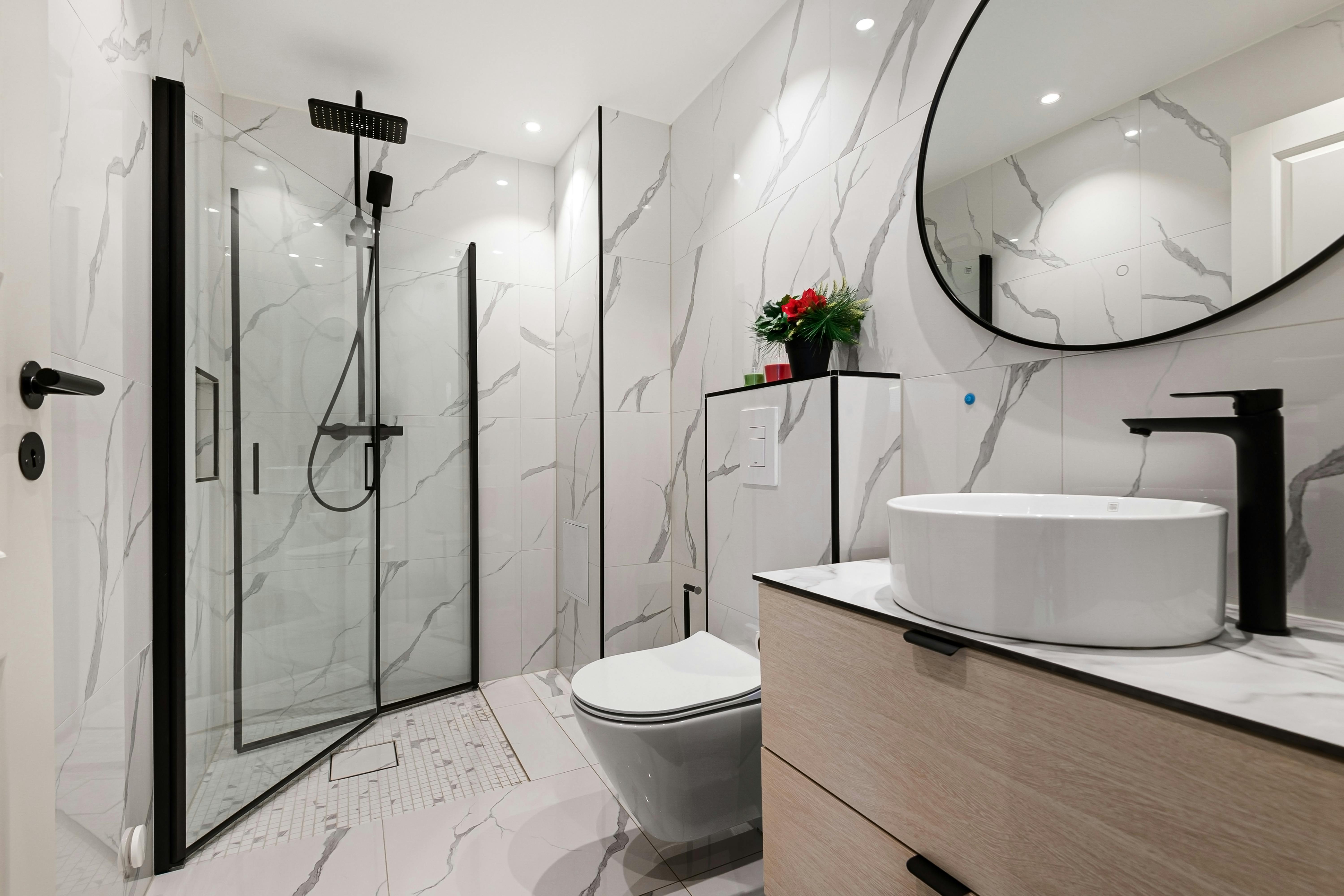 7 Easy Tips to Make the Most Out of Your Small Bathroom